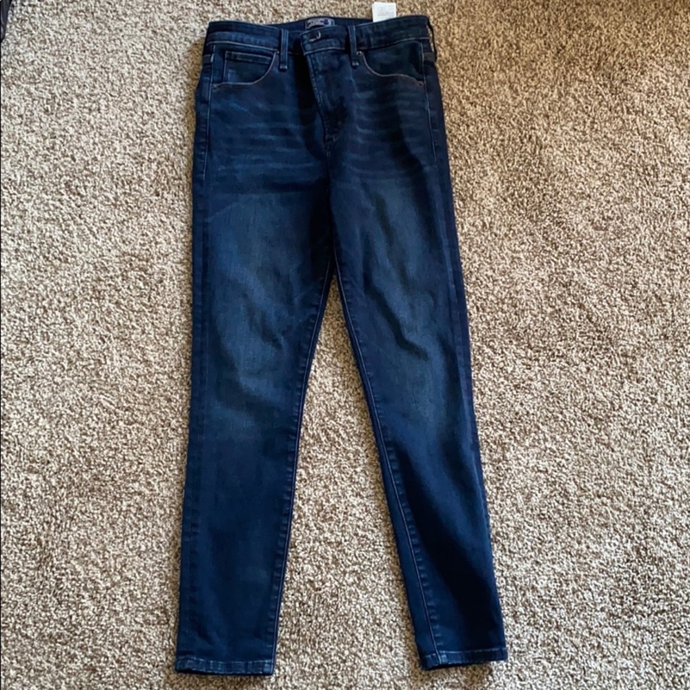 Never worn size 4S Abercrombie Highrise Skinny